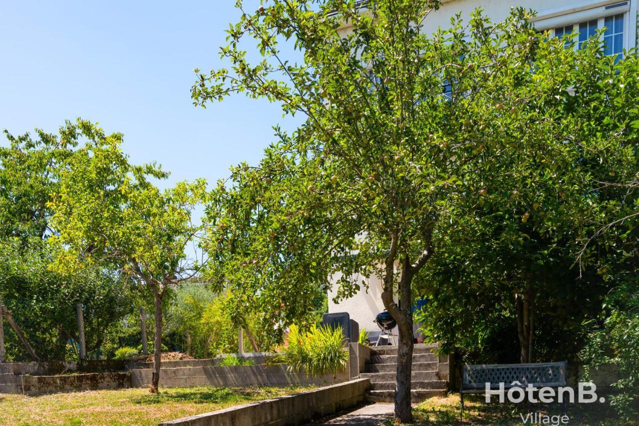 Large House Close To City Center ลิมอจส์ ภายนอก รูปภาพ